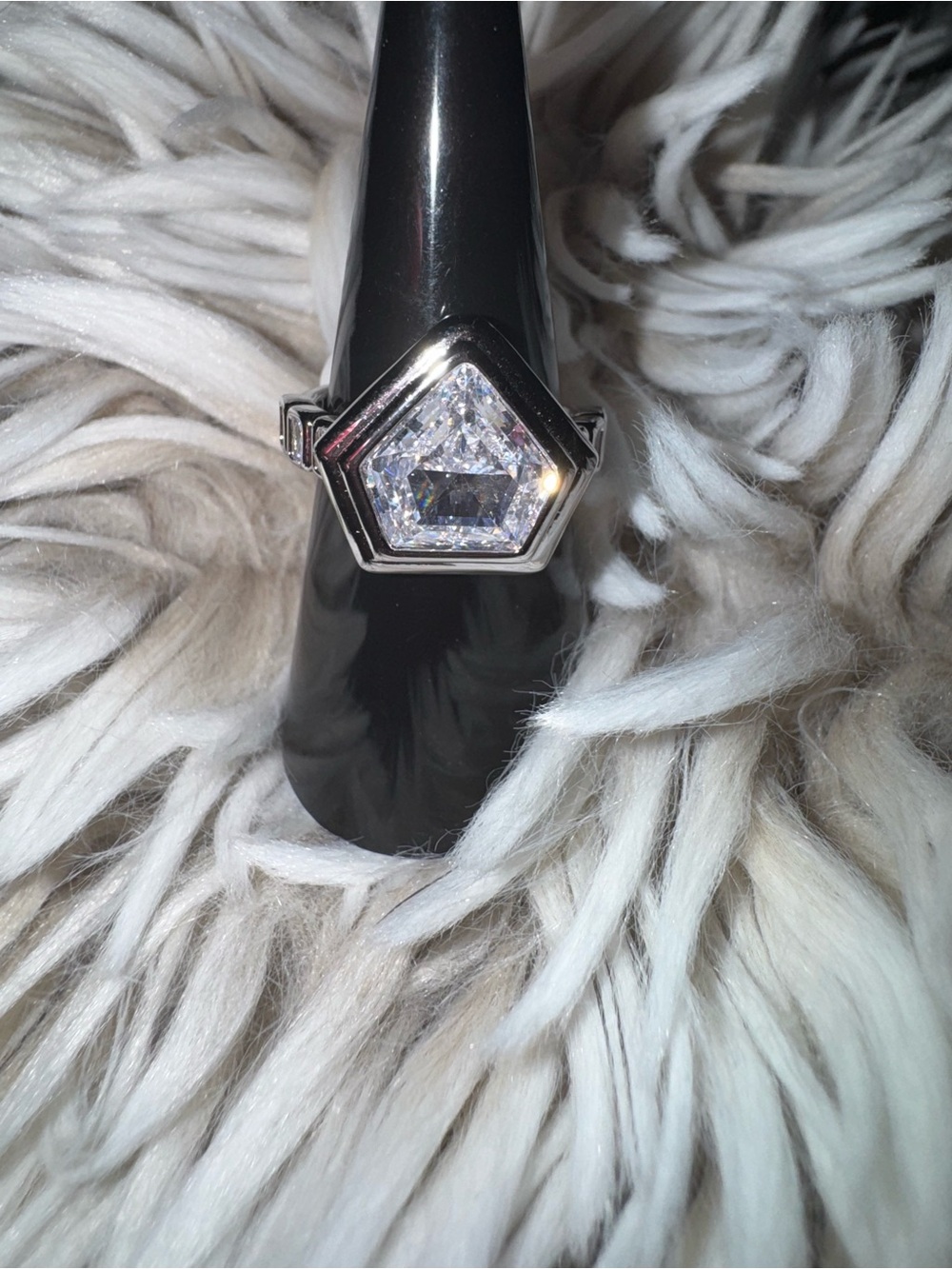 2 HOUR SALE 💕 Bomb Party Ring